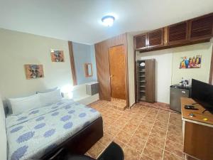 habitaciones full equipadas a solo 10 minutos del aeropuerto Panamá pasifico a 20 minutos de ciudad centros comerciales y lugares turísticos playa a 5 minutos trasporte y guía del huésped solicitado