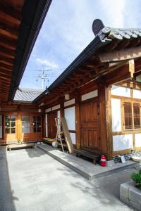 Jeonju Hanok village Deoksugung