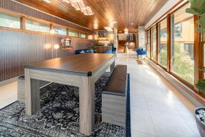 Luxury Lakefront 100,000 Gal Pool Villa - Orlando