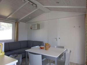 Maisons de vacances Mobil-home cosy, 3 chambres, proche plage, jardin ferme, BBQ, animaux admis - FR-1-479-183 : photos des chambres