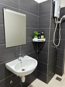 Luxury! Modern & Spacious 3BR suite - Austin Height 8-12pax