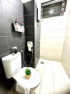 Luxury! Modern & Spacious 3BR suite - Austin Height 8-12pax