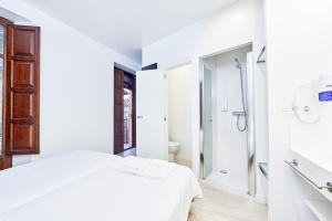 AMC Granada Hostal