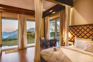 SaffronStays Willowdale- 6-BHK Pet-Friendly Homestay with Naukuchiyatal Lake View & Lawns