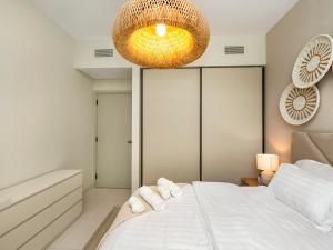 Chic 1 Bedroom on Private Beach in Dubai Harbour