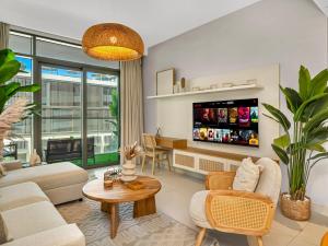 Chic 1 Bedroom on Private Beach in Dubai Harbour