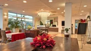 Hotel Lavender - Oleander Resort - 斯楚雅