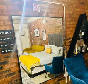 Champagne apartment on Main