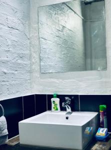 Champagne apartment on Main