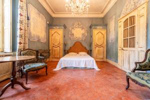 Villas Chateau de Cristin du XVIII, authentique et familial - ROSSIconciergerie : photos des chambres