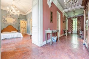 Villas Chateau de Cristin du XVIII, authentique et familial - ROSSIconciergerie : photos des chambres