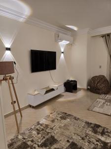 شقة بموقع متميز في الشيخ زايد