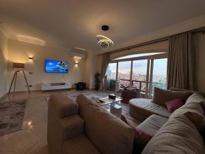 شقة بموقع متميز في الشيخ زايد