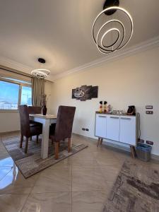 شقة بموقع متميز في الشيخ زايد