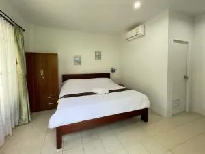 Surinbeach Double Room 102 - 班怀扬
