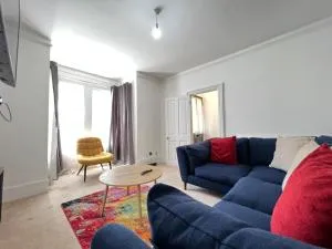 5 Bedroom House in Medway 9 Beds sleeps 12 - 查塔姆