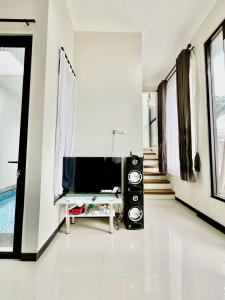 3BR Villa with Mountain View, Private Pool, Netflix by Arrayyan B6