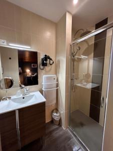 Hotels Logis Le Relais de la Voie Sacree : photos des chambres