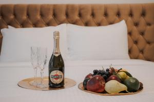 Cens Bronze Luxury Suites