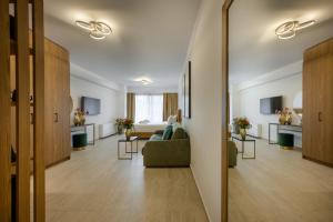 Cens Bronze Luxury Suites