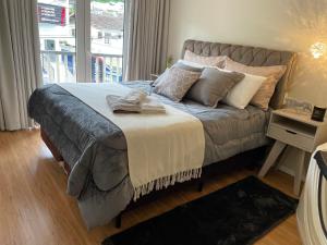 Apto todo climatizado a 5min da Vila Germânica, 3 quartos mais um quarto conjugado, berço e garagem