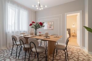 Loggia & Luxe 4BR Penthouse in Universitatii Area