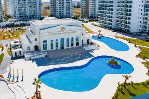 Deluxe Two Bedroom Apartment in Caesar Resort & SPA, Long Beach - 4hvězdičkové hotely ve městě Perivolia tou Trikomou