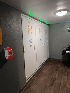 Hotels hotelF1 Calais Coquelles : photos des chambres