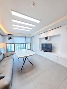 Spacious 2 Bedroom 2 Bathroom Room for Rent in Prime Gangnam Location 105m2