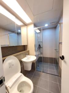 Spacious 2 Bedroom 2 Bathroom Room for Rent in Prime Gangnam Location 105m2