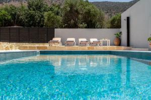 Villa Chrisa Seaview in Piskopiano - Private Pool