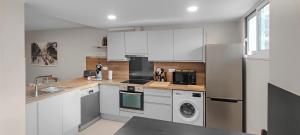 Maisons de vacances ENTRE GUILLEMETS, Terrasse privee, 2 chambres, Parking prive, proche de Paris : Maison 2 Chambres