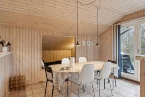 Cozy Summer House Close To The Beach