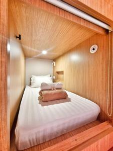 Moonstar Cebu Capsule Hotel