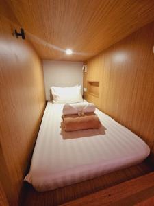 Moonstar Cebu Capsule Hotel