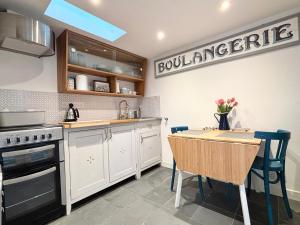 Whirlygig Cottage, near to Penzance Harbour