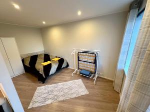 Central Location Apartment with Wide Bath