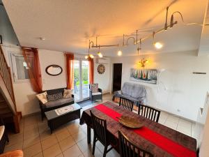 Maisons de vacances Les Amareyeurs - Ile d'Oleron - Maison classee 3 etoiles avec piscine - Clim - Velos : photos des chambres