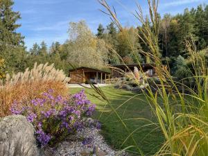 Log cabin at Iron Rose in Czech Canada