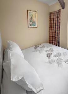 Appartements StCyrSurLoire Lumineux et bien situe avec balcon & parking prive : photos des chambres
