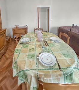 Appartements StCyrSurLoire Lumineux et bien situe avec balcon & parking prive : photos des chambres