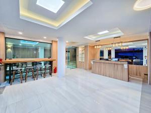 Sira Boutique, Patong