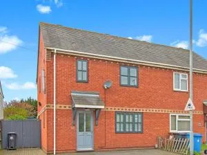 Conveniently located 3 bed spacious home for couples, families and groups in Ipswich - Westerfield