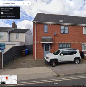 Conveniently located 3 bed spacious home for couples, families and groups in Ipswich