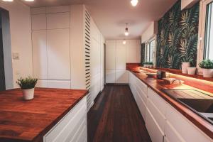 Villa des Acacias avec piscine chauffée pour 15 personnes entre lac et océan Wifi gratuit