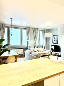 Beautiful 2 bedroom familiar luxury apartment