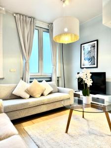 Beautiful 2 bedroom familiar luxury apartment