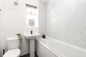 Long Stays-4bed house-Parking-By FabAccommodation