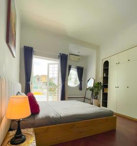 Cozy A Little Hanoi Studio - Steps to Nguyen Hue Walking Street