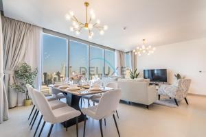 Sea View 3BR with Assistant Room and Balcony, Just Steps from Marina Promenade, 5242 Tower 1, Dubai Marina by Deluxe Holiday Homes